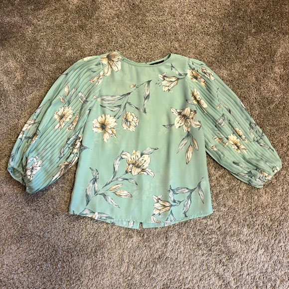 Floral blouse with draped pleated sleeves - Picture 1 of 5